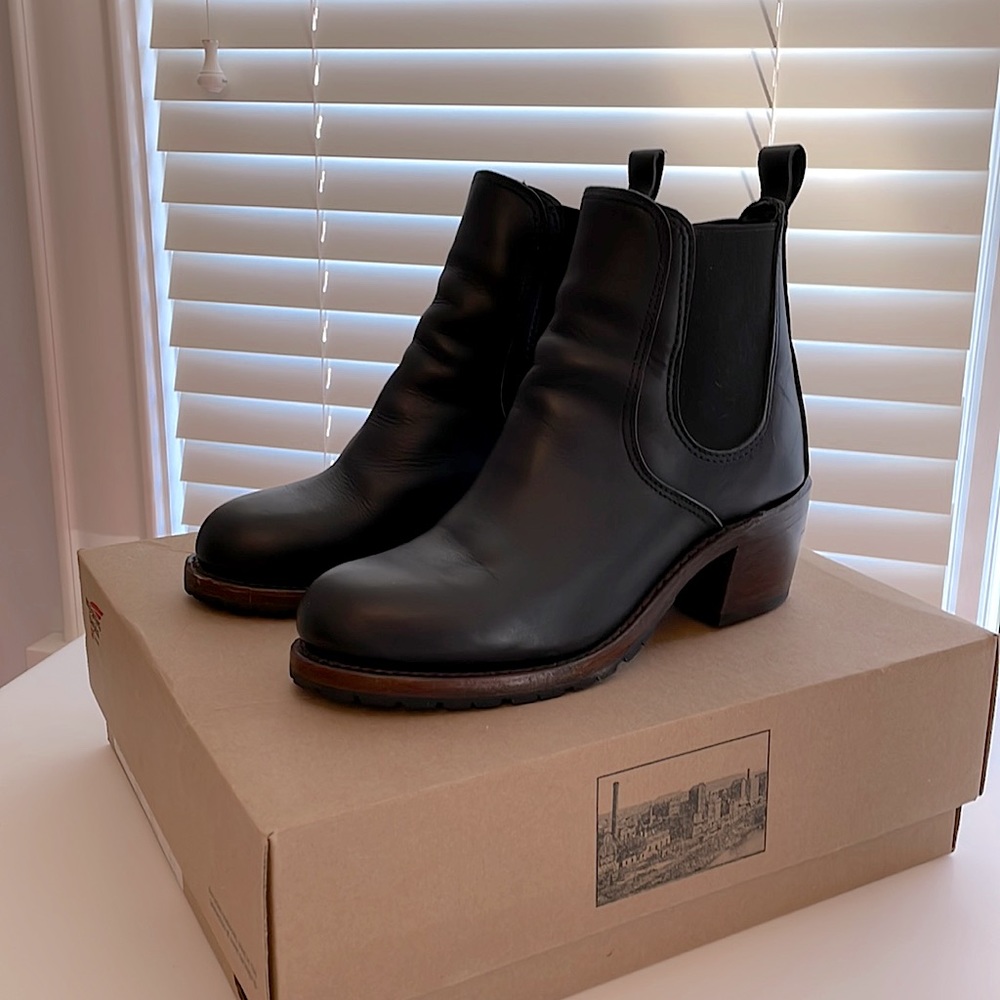 Women’s Redwing Harriet boot in black boundary leather 9.5.